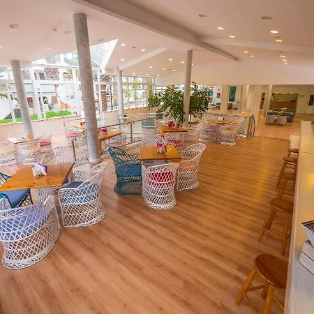 Aparthotel Checkin Atlantida Los Cristianos (Tenerife)